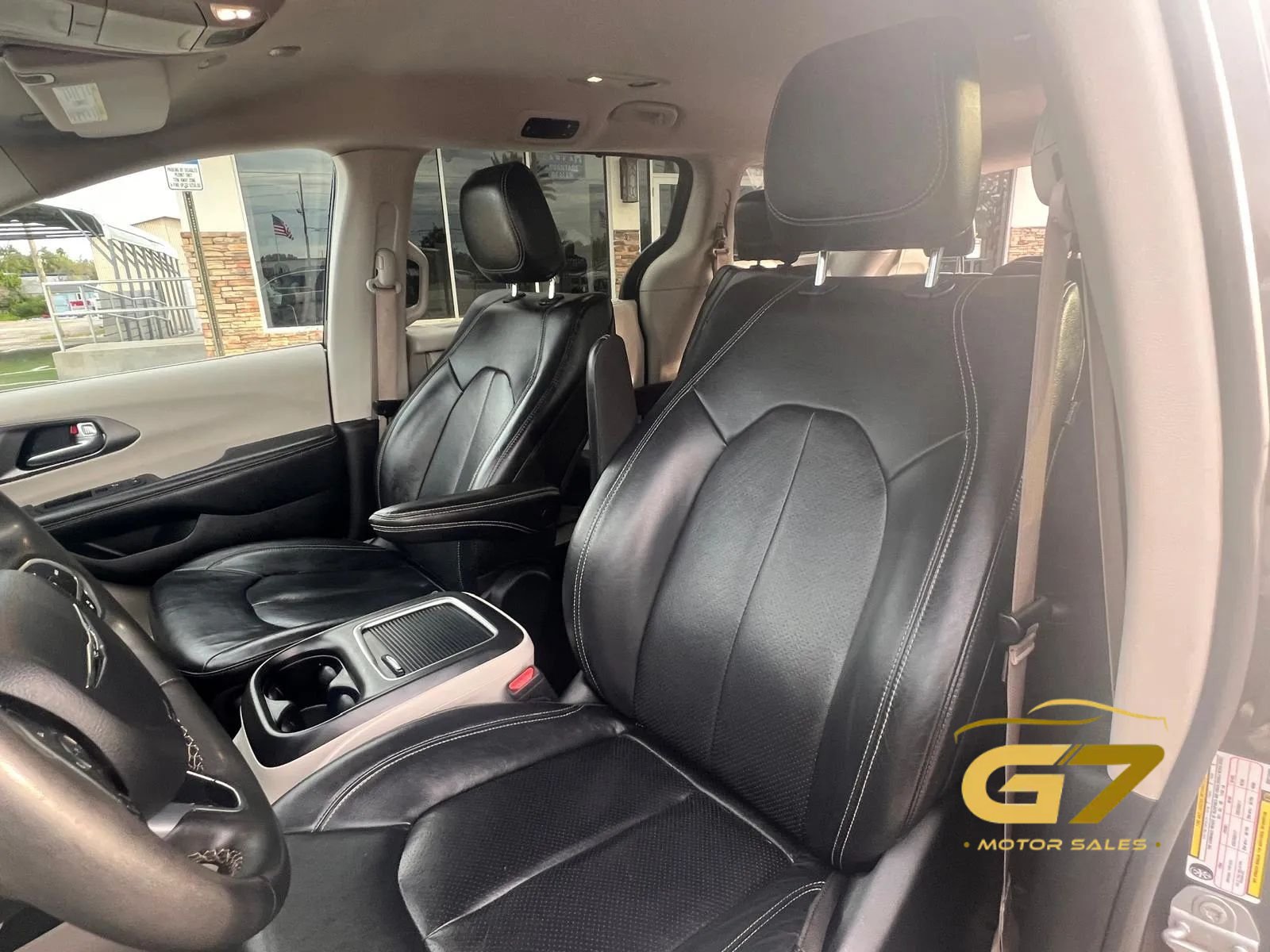 Used 2022 Chrysler Pacifica Touring-L FWD image 16