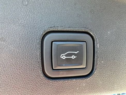 Used 2024 Cadillac Lyriq Luxury AWD/4WD image 13