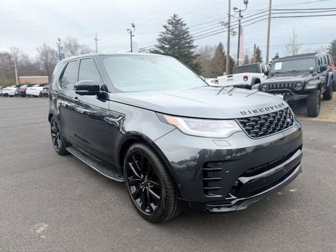 Used 2024 Land Rover Discovery Dynamic SE image 2