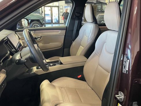 Used 2025 Volvo XC90 T8 Ultra w/ Lounge Package image 27