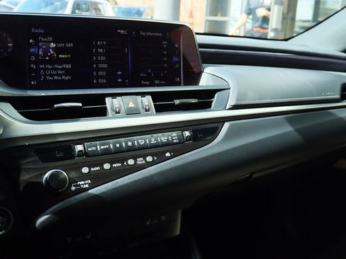 Used 2020 Lexus ES 350 w/ Premium Package image 38