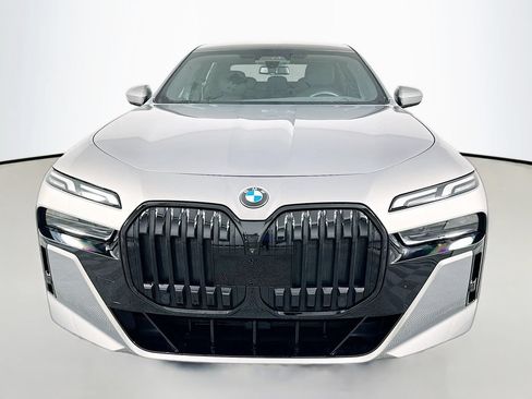 Used 2023 BMW 740i RWD image 2