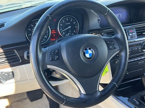 Used 2012 BMW 335i Convertible image 23