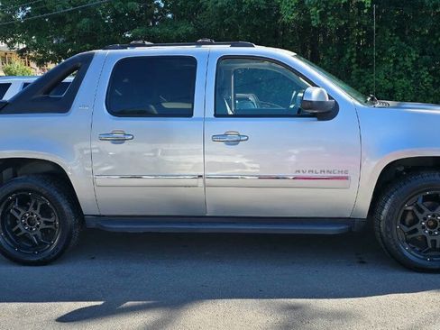 Used 2011 Chevrolet Avalanche LTZ AWD/4WD image 5