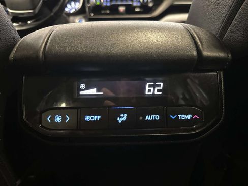 Used 2020 Toyota Highlander XLE AWD/4WD image 30