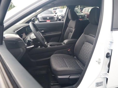 New 2026 Nissan Kicks SV image 8