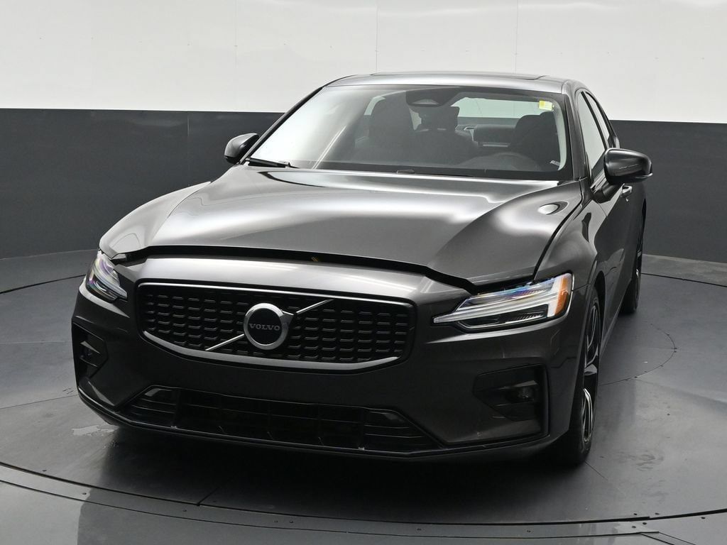 Certified 2024 Volvo S60 B5 Core FWD image 9