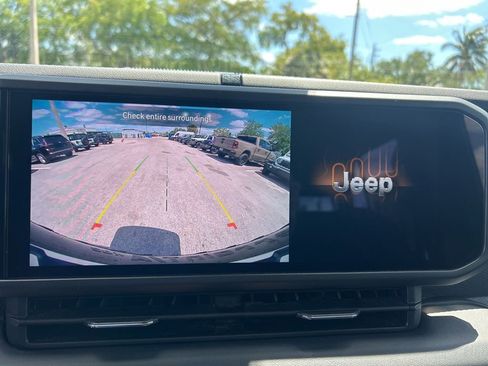 Used 2024 Jeep Wrangler Unlimited Rubicon image 14