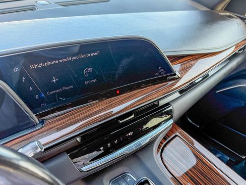 Used 2023 Cadillac Escalade Premium Luxury image 22