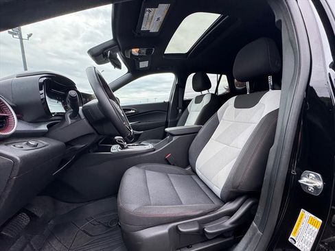 Used 2025 Chevrolet Trax RS w/ Sunroof Package FWD image 14