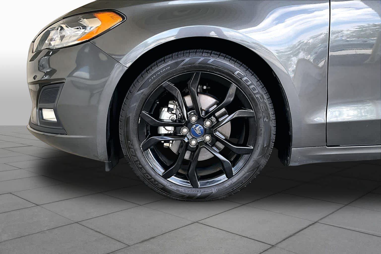 Used 2019 Ford Fusion SE w/ Equipment Group 151A FWD image 11