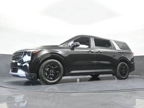 Used 2025 Kia Carnival image 54