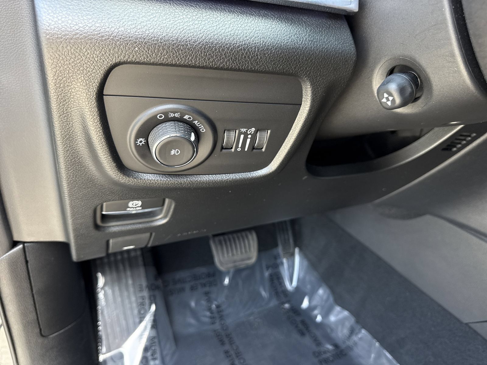 Used 2024 Jeep Grand Cherokee Overland AWD/4WD image 40