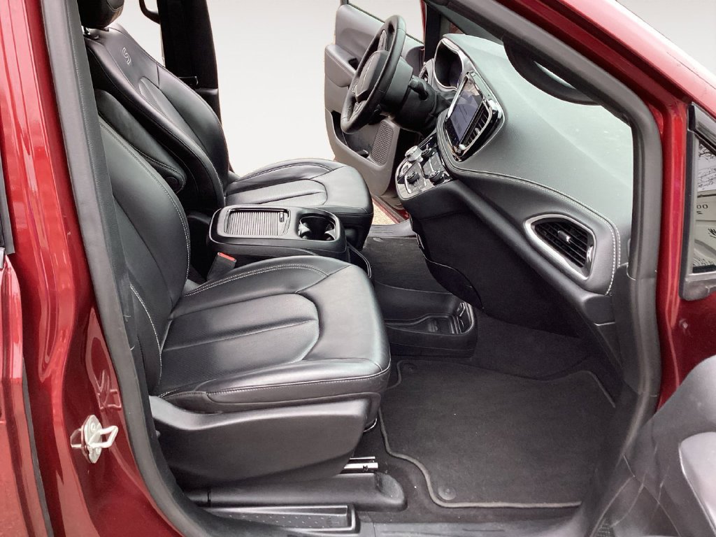 Used 2023 Chrysler Pacifica Touring-L w/ S Appearance Package FWD image 12