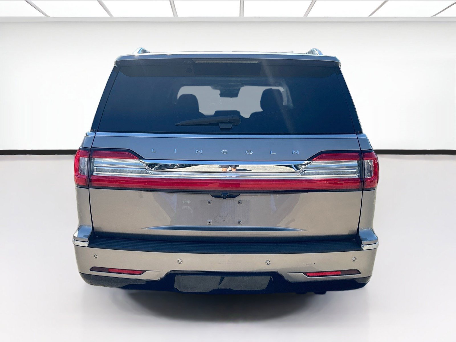 Used 2018 Lincoln Navigator Select w/ Technology Package RWD image 5