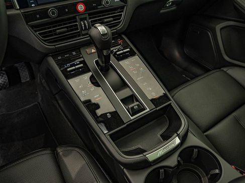 New 2026 Porsche Macan AWD/4WD image 33