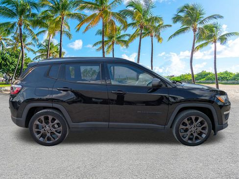 Used 2021 Jeep Compass Latitude FWD image 3