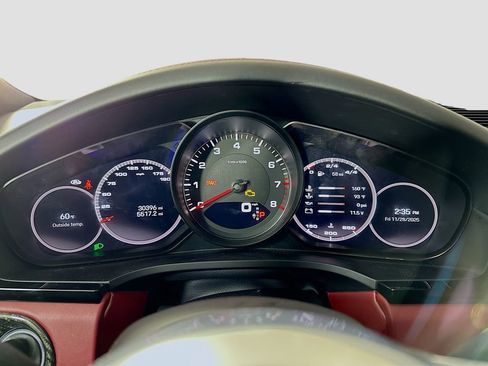 Used 2022 Porsche Cayenne S Platinum image 11