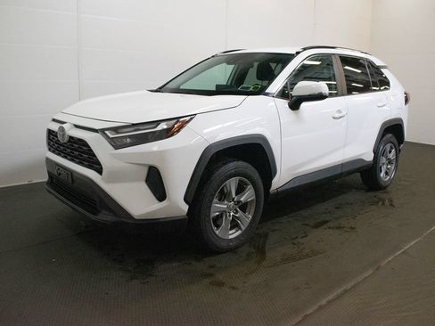 Used 2024 Toyota RAV4 XLE AWD/4WD image 9