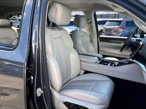 Used 2022 Jeep Wagoneer Series III w/ Flexible Seating Group image 30