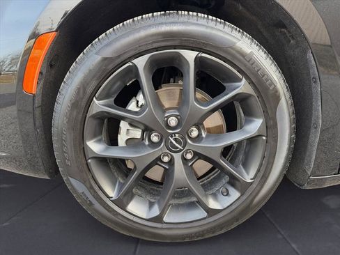 Used 2024 Chrysler Pacifica Limited w/ S Appearance Package image 10