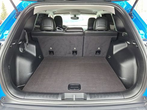 Used 2020 Jeep Cherokee Trailhawk w/ Cold Weather Group image 32