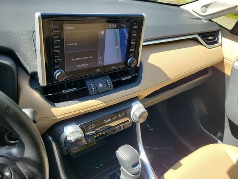 Used 2019 Toyota RAV4 Limited w/ Advanced Technology Package FWD image 14