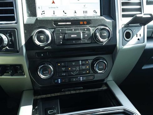Used 2017 Ford F250 Lariat w/ Lariat Ultimate Package AWD/4WD image 18