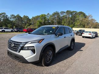 Used 2025 Nissan Rogue S video 1