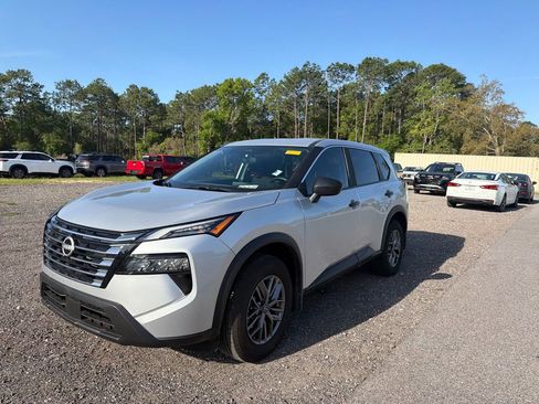 Used 2025 Nissan Rogue S image 1