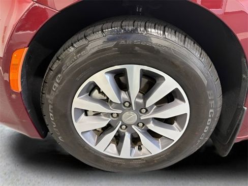 Used 2020 Chrysler Pacifica Touring-L Plus w/ Advanced Safetytec Group image 38