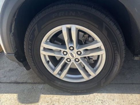 Used 2021 Ford Explorer XLT w/ Equipment Group 202A image 15