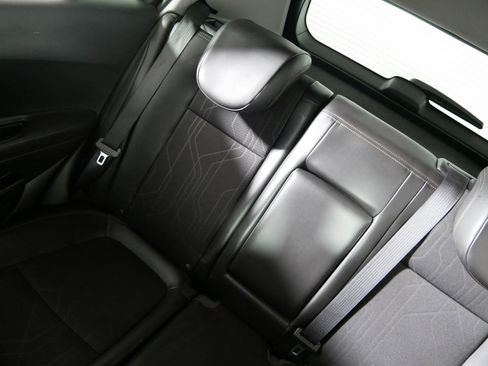 Used 2019 Chevrolet Trax LT w/ LT Convenience Package image 12