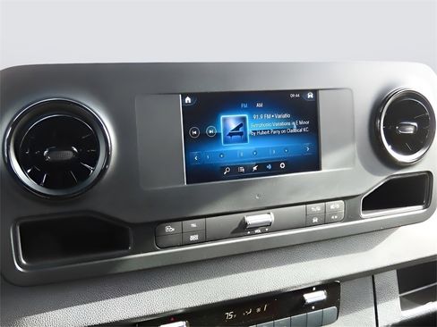 Used 2024 Mercedes-Benz Sprinter 3500 image 35