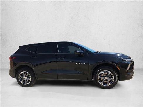 Used 2023 Chevrolet Blazer LT w/ Driver Confidence Package FWD image 4