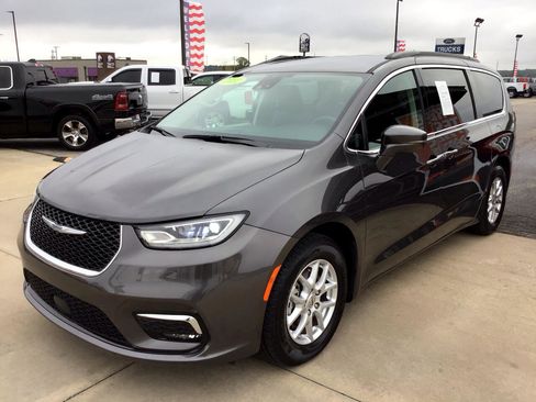 Used 2022 Chrysler Pacifica Touring-L image 7