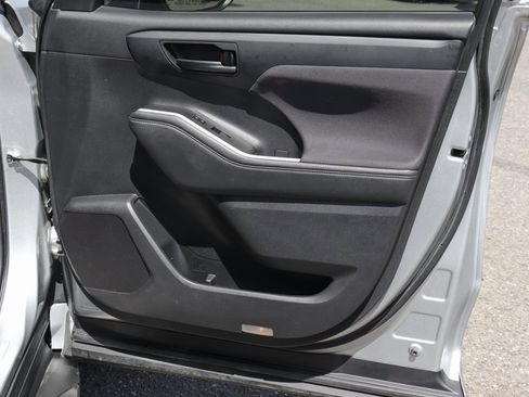 Used 2022 Toyota Highlander LE image 37