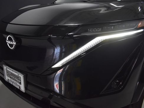 Used 2023 Nissan Ariya FWD image 11