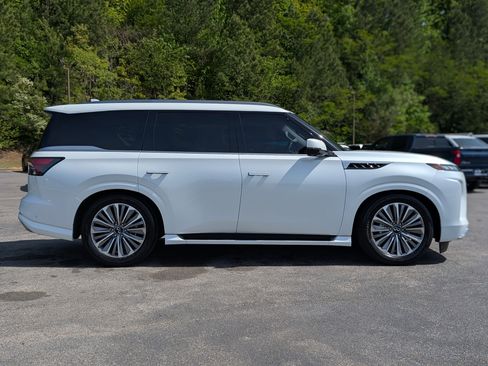 Used 2025 INFINITI QX80 Sensory image 10