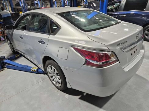 Used 2015 Nissan Altima 2.5 S w/ Power Driver Seat Package FWD image 2