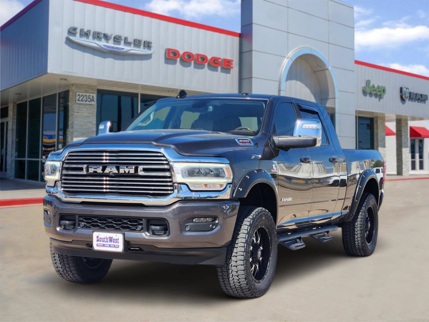 Used 2023 RAM 3500 Laramie AWD/4WD image 2