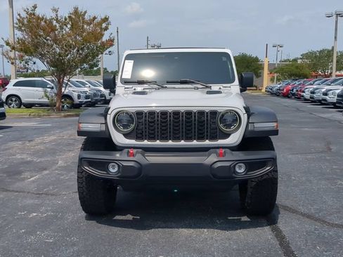 Used 2024 Jeep Wrangler Unlimited Rubicon AWD/4WD image 3
