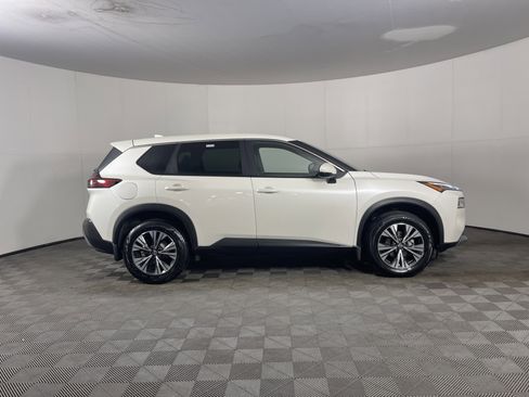 Used 2023 Nissan Rogue SV image 5