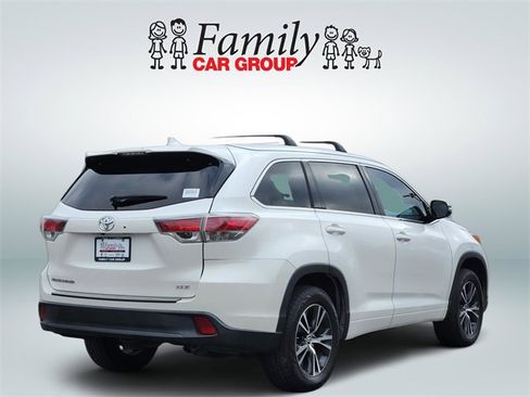 Used 2016 Toyota Highlander XLE image 4