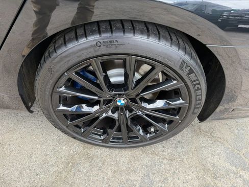 Used 2021 BMW 750i xDrive w/ Executive Package image 40