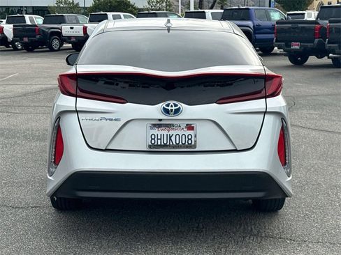 Used 2017 Toyota Prius Prime Premium image 4