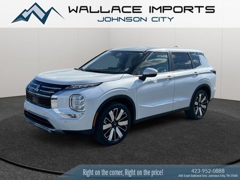 Used 2025 Mitsubishi Outlander AWD image 2