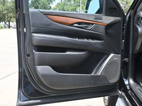 Used 2019 Cadillac Escalade Luxury RWD image 20