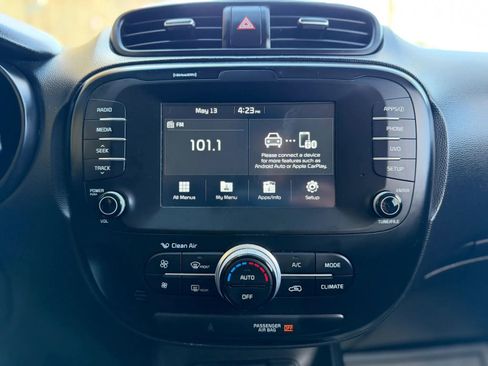Used 2018 Kia Soul + FWD image 13