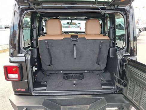 Used 2023 Jeep Wrangler Rubicon w/ Cold Weather Group image 31